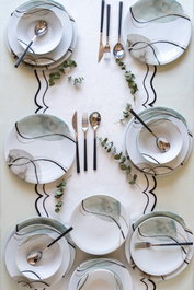 Hermia NNZG24Y2885701 Vajilla de Porcelana de 24 Piezas con Plato de Servicio, Plato, Plato de Postre y Cuenco, Apta para Lavavajillas y Microondas
